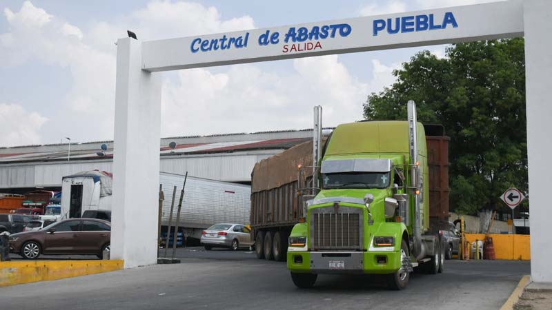 Construcción de barda perimetral en Central de Abasto provoca rechazo de comerciantes