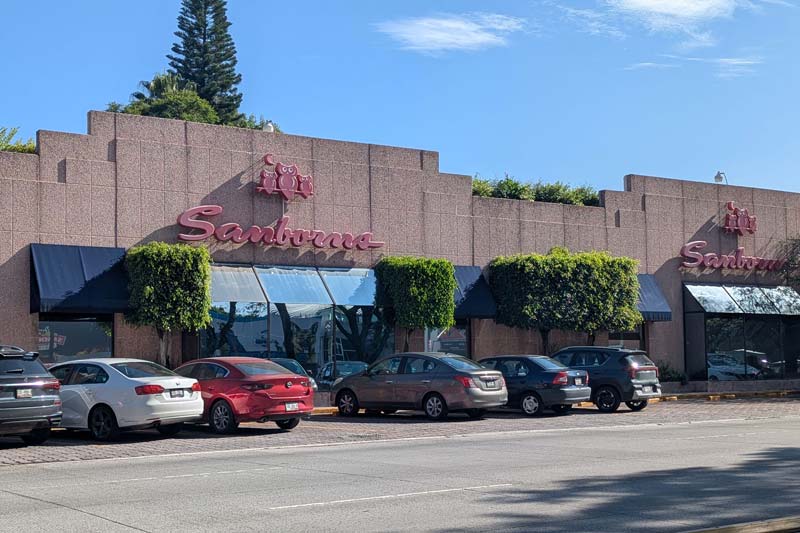 Delincuentes atacan Sanborns Huexotitla y huyen con joyas de alto valor