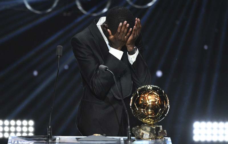 Dembélé recibe Balón de Oro tras histórica temporada en París Saint-Germain
