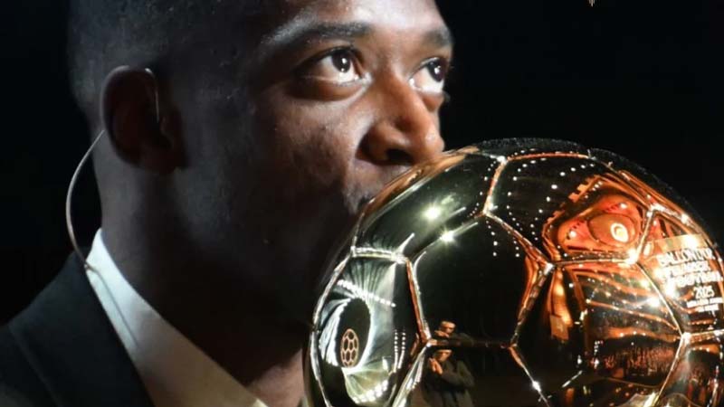 Dembélé recibe Balón de Oro tras histórica temporada con PSG