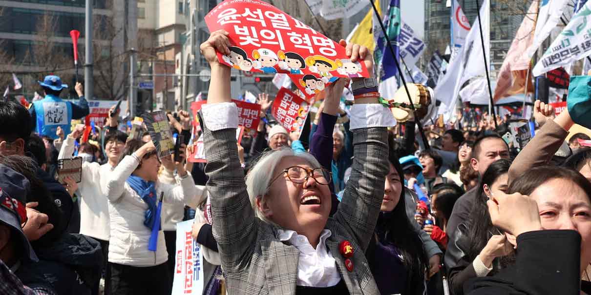 Destituyen a presidente de Corea del Sur por imponer la ley marcial