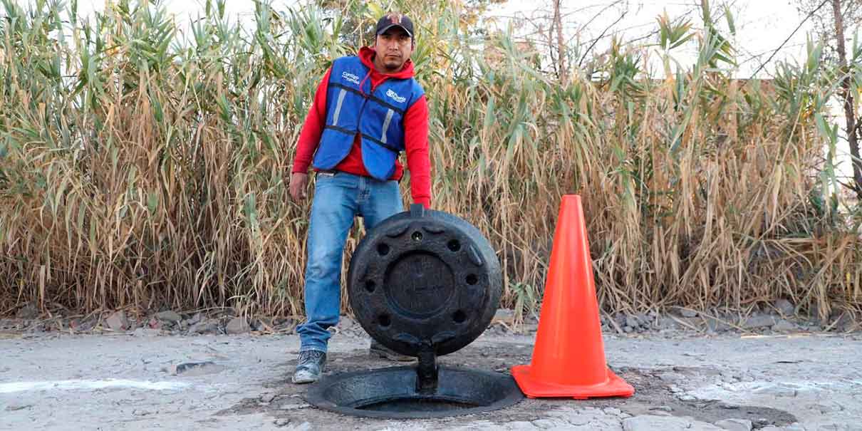 Eduardo Rivera entregó en San Isidro Castillotla la nueva red de drenaje sanitario