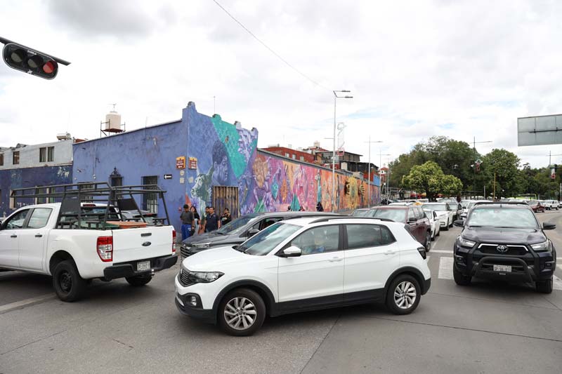 Personal de Salud cerró el bulevar 5 de Mayo para exigir basificaciones