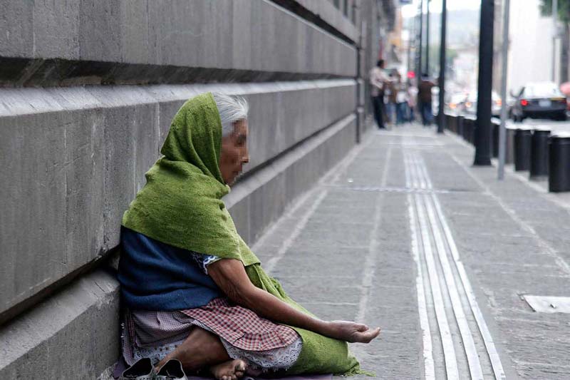 En pobreza y con empleo informal más del 50% de abues poblanos