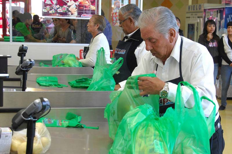 En pobreza y con empleo informal más del 50% de abues poblanos