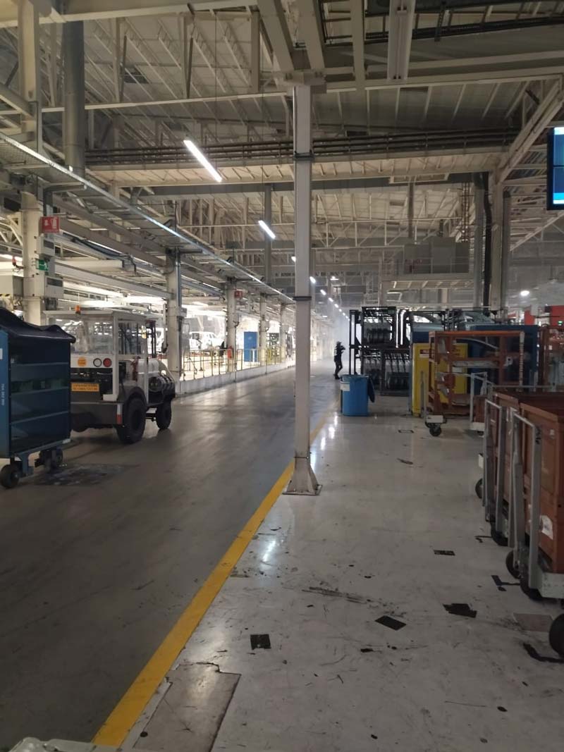 Explosión en nave de Volkswagen Puebla; empleados a salvo