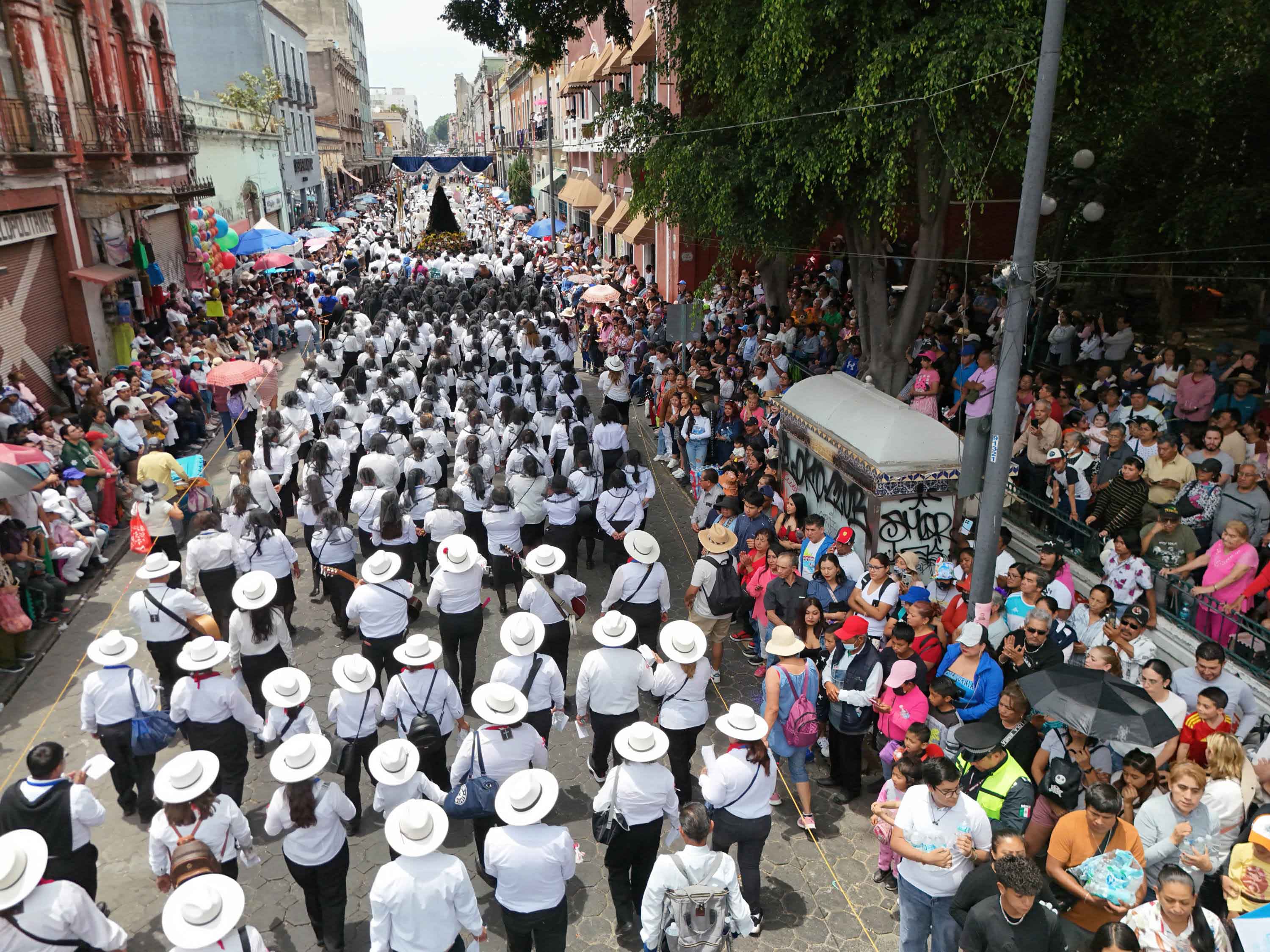 Fe y esperanza 180 mil personas durante la Procesión de Viernes Santo