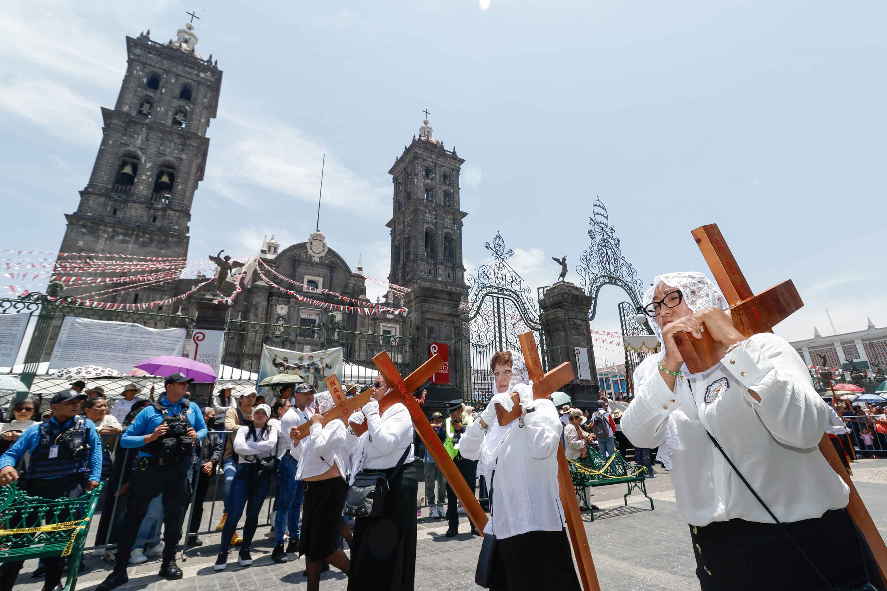 Fe y esperanza 180 mil personas durante la Procesión de Viernes Santo