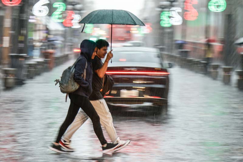 Fiestas patrias en Puebla con lluvia y tormenta eléctrica