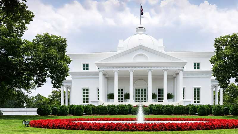 Gobierno de Trump entra en cierre por disputa sobre presupuesto federal