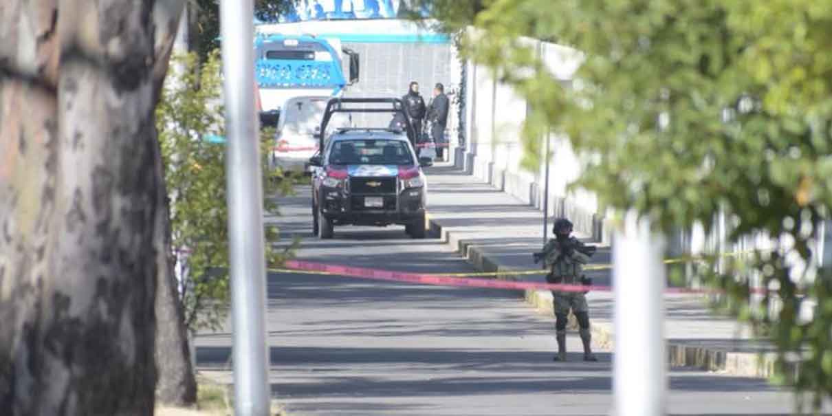 Abandonan cadáveres dentro de camioneta en la zona de Los Fuertes