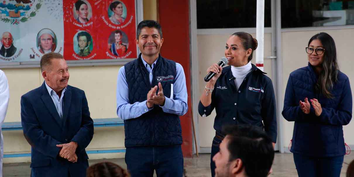 Hay días malos, pero siempre hay ayuda, hay quienes los pueden apoyar, dijo Eduardo Rivera a estudiantes