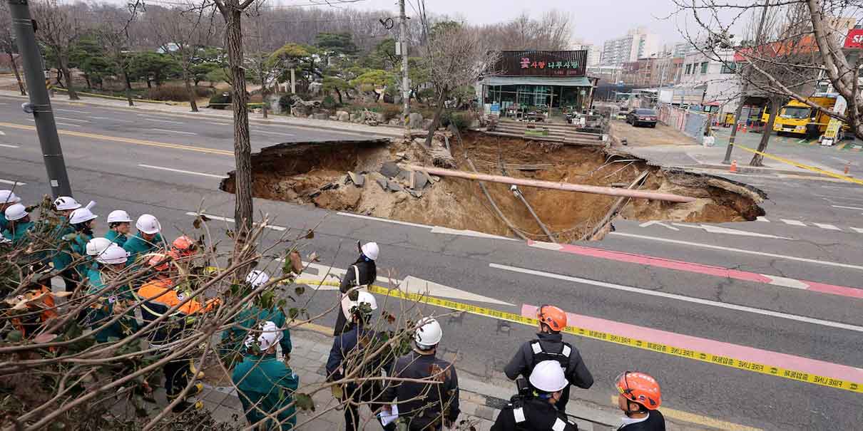 Impactante VIDEO: Motociclista cae en socavón gigante; lo hallan sin vida tras 17 horas de búsqueda