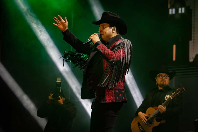 Julión Álvarez llena de música y emoción Puebla en las fiestas patrias