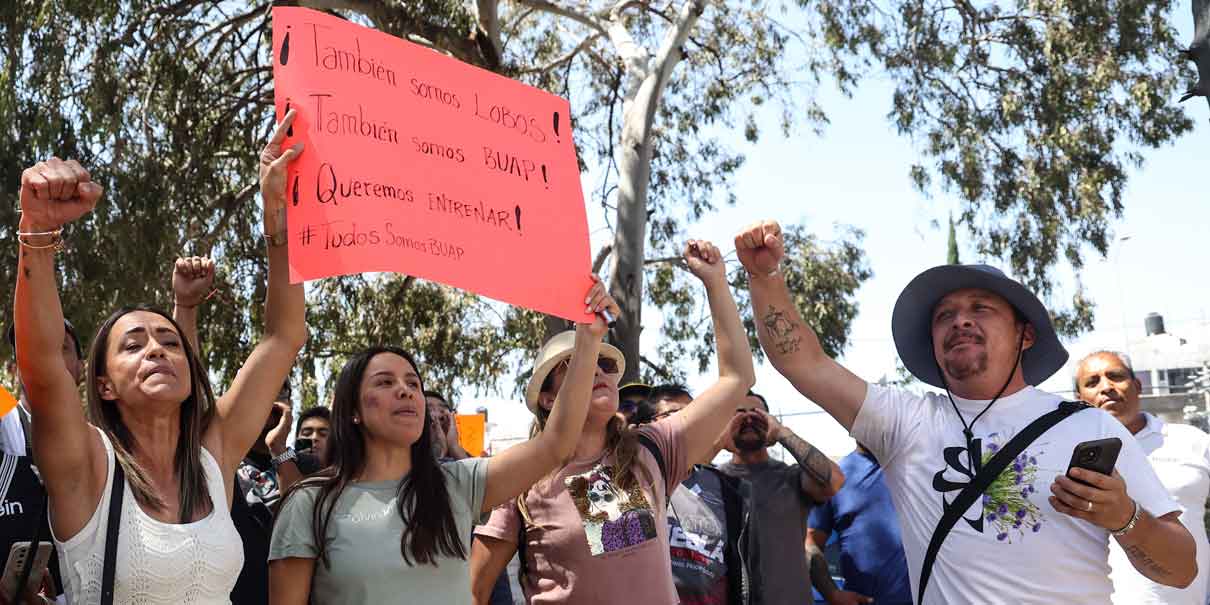 La rectora de la BUAP, Lilia Cedillo, recibió el pliego petitorio general de universitarios paristas
