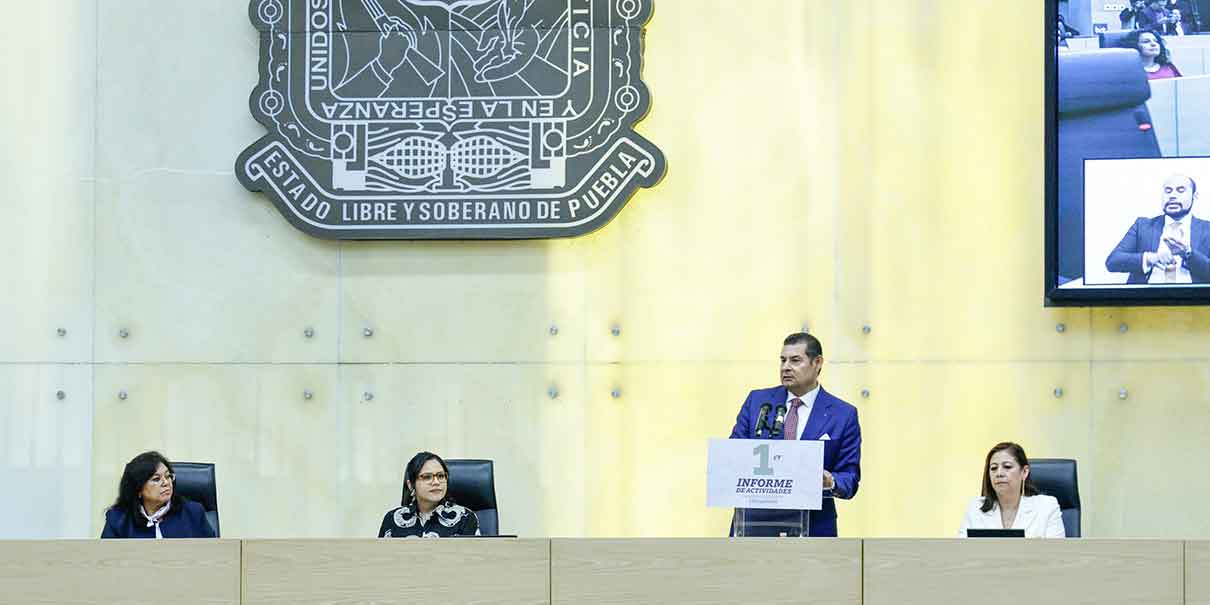 Laura Artemisa García rinde informe