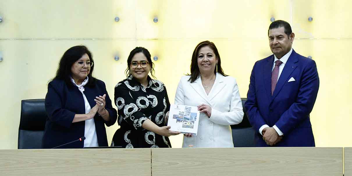 Laura Artemisa García rinde informe