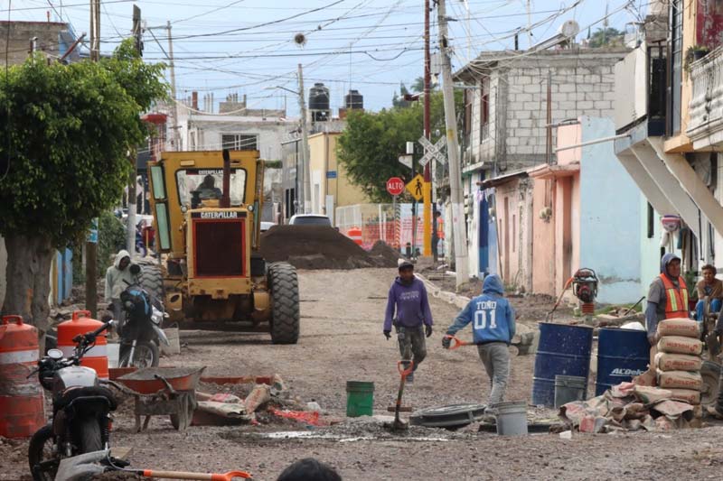 Mejorará movilidad en la colonia Revolución de Atlixco; inició pavimentación de calle