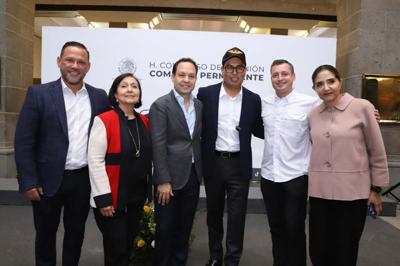 Néstor Camarillo cerró su pase al movimiento naranja con reunión en Puebla
