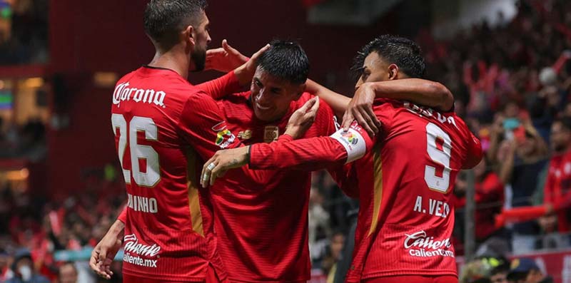 Paulinho brilla y Toluca logra humillante victoria sobre Rayados en el Infierno