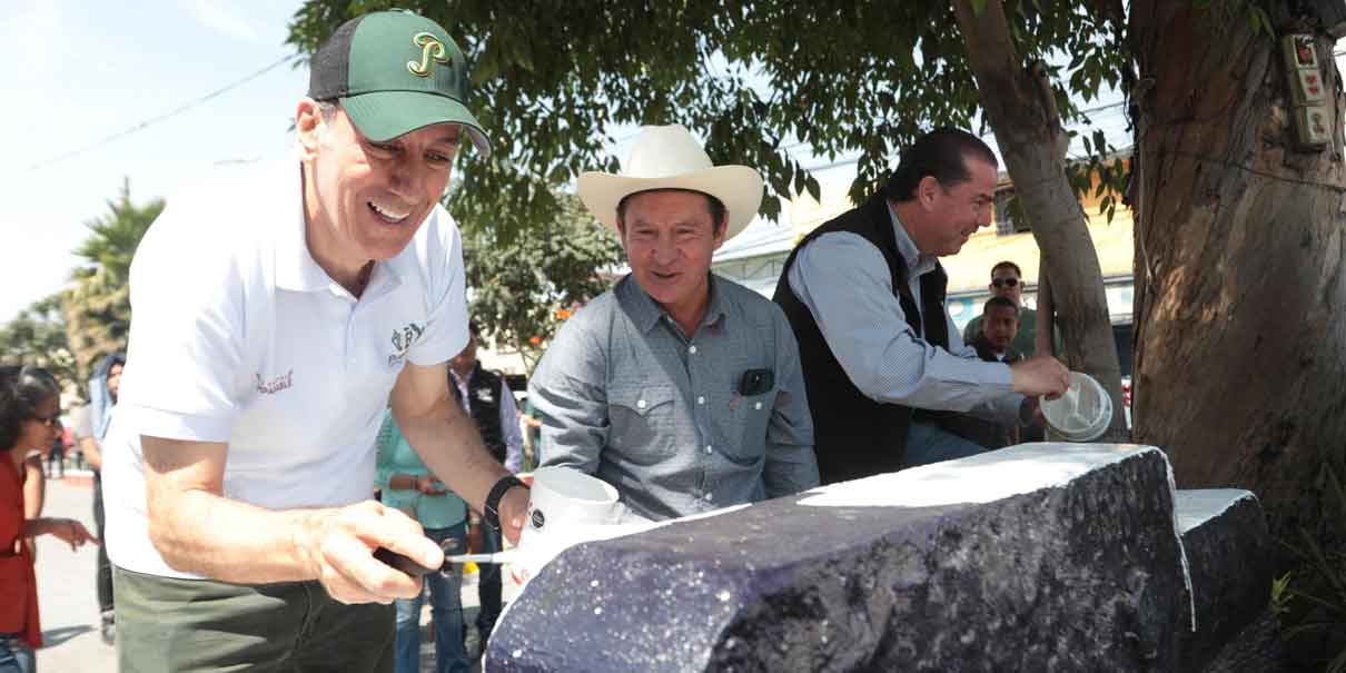 Gobierno de la Ciudad impulsa faena de conservación en el parque principal de San Felipe Hueyotlipan
