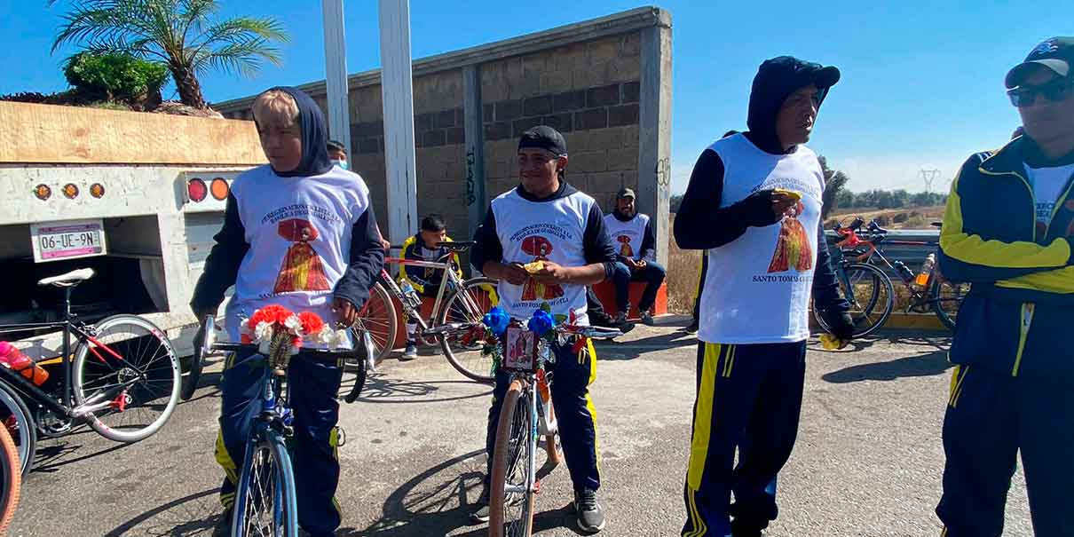 Creyentes poblanos caminan, corren y pedalean para llegar a la Basílica de Guadalupe