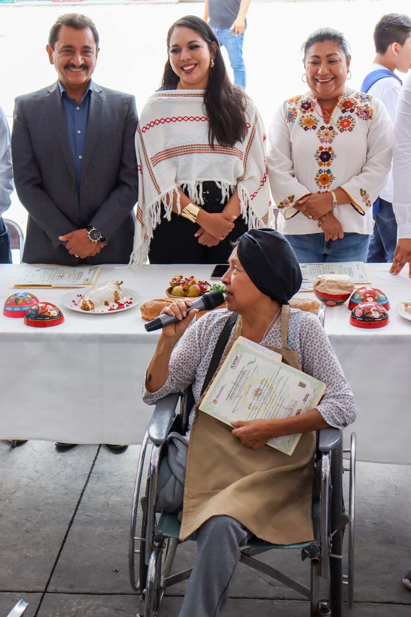 Plaza de la Concordia alberga la Exposición Gastronómica del Chile en Nogada