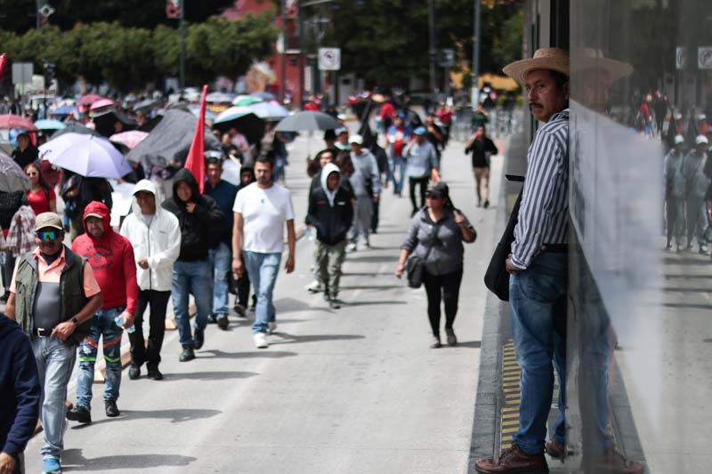 La 28 de Octubre marcha en la capital poblana: caos vial y bloqueos
