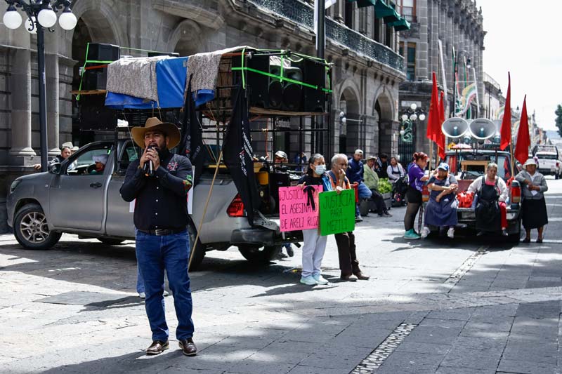 La 28 de Octubre marcha en la capital poblana: caos vial y bloqueos