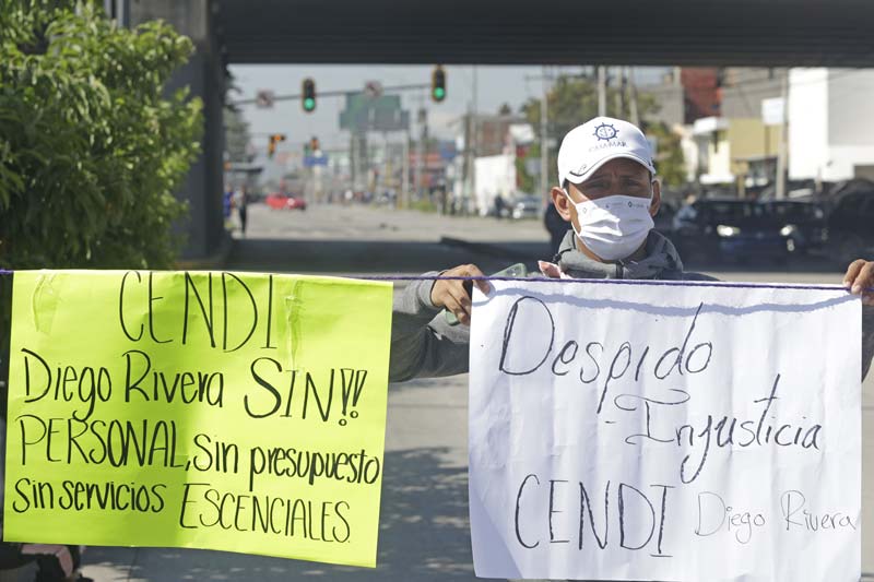 Manifestaciones de padres de familia y la 28 de Octubre bloquean la ciudad