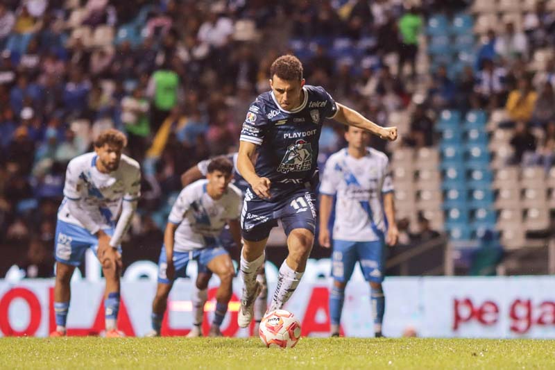 Puebla y Pachuca reparten puntos en un polémico empate