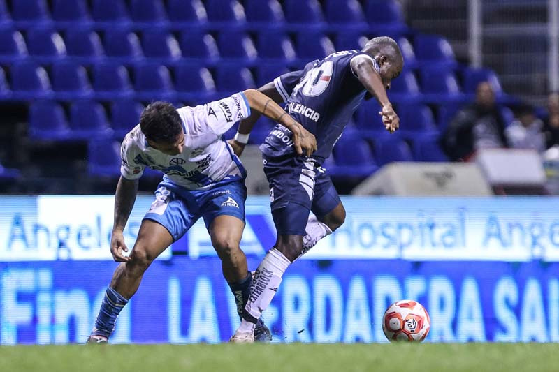 Puebla y Pachuca reparten puntos en un polémico empate