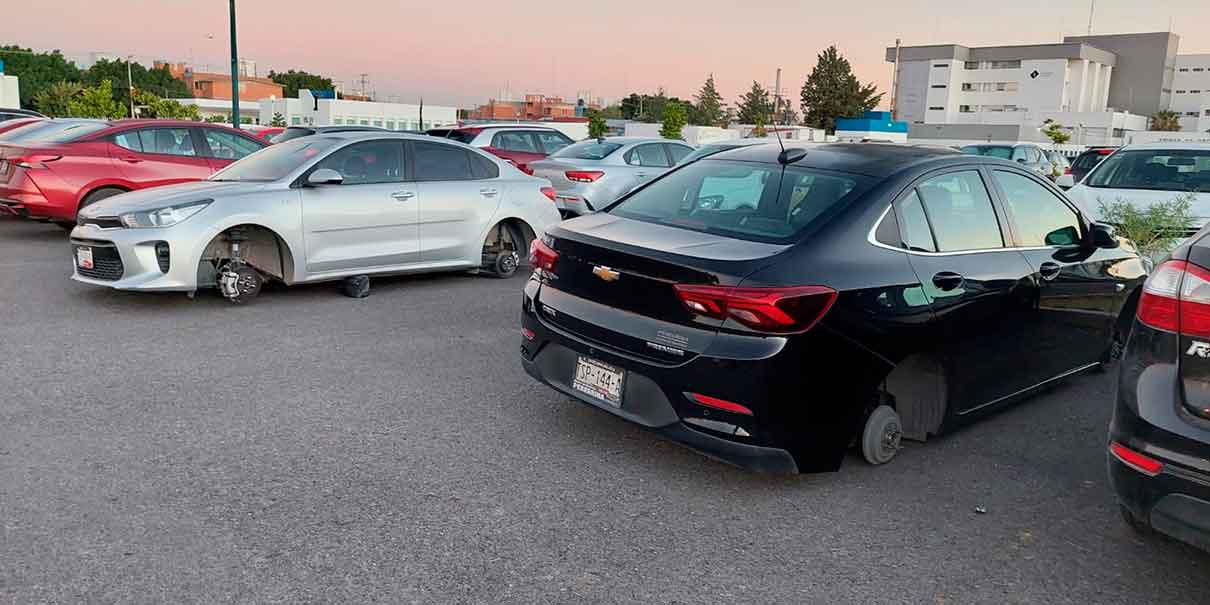 RATAS dejaron autos SIN LLANTAS en el Complejo Médico Sur