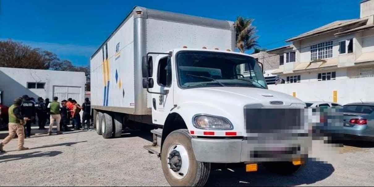 Migración salva la vida de 136 migrantes; viajaban hacinados en un camión en Acajete