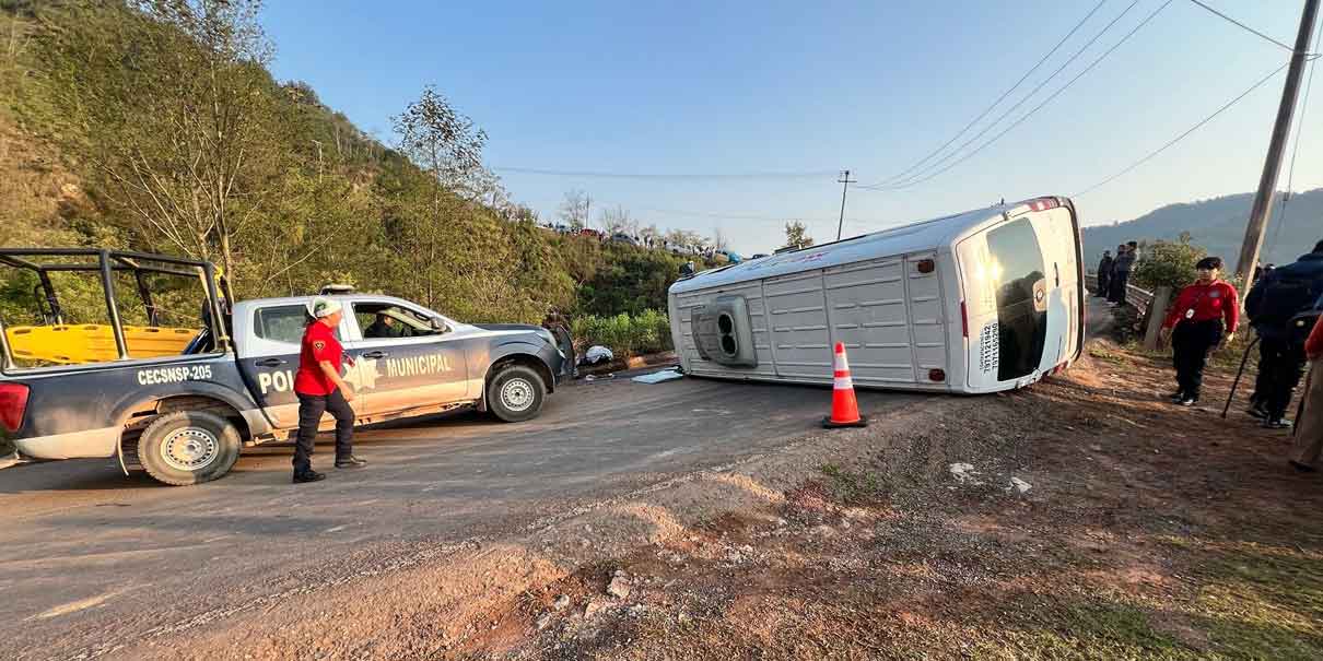 Siete lesionados tras volcadura en la carretera Interserrana
