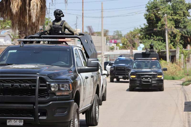 Sinaloa bajo fuego: policía estatal muere en enfrentamiento en centro comercial de Culiacán