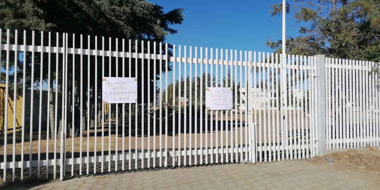 Estudiantes toman el Tecnológico de Serdán; exigen la destitución del director