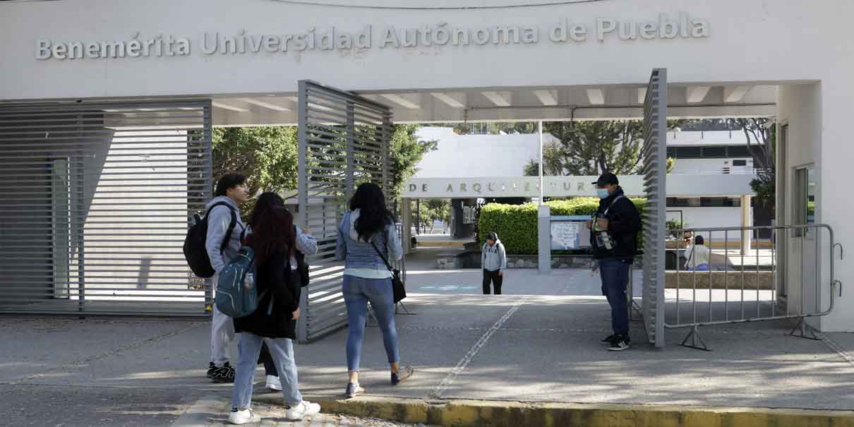 Tras un mes de paro, estudiantes de la BUAP regresan a las aulas en CU