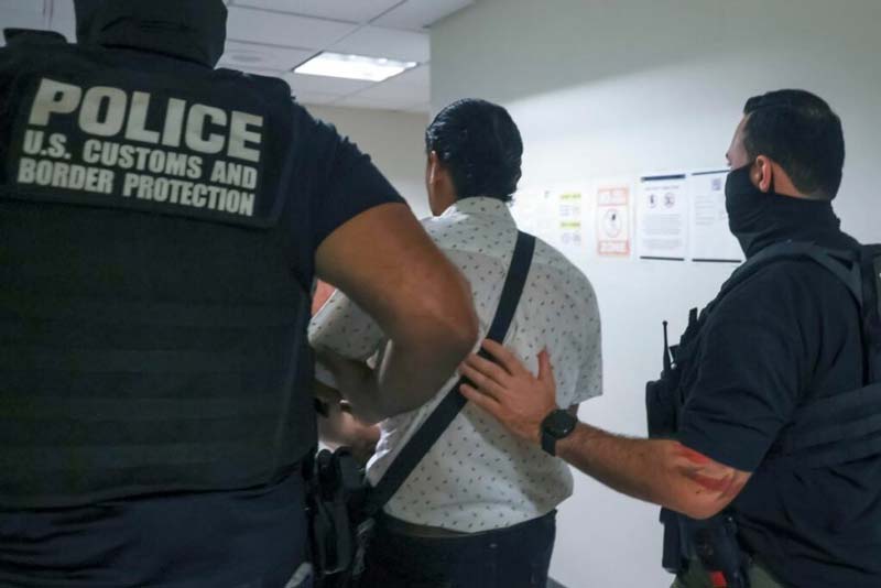 Trump celebra salida de inmigrantes, pero empresas sustituyen indocumentados por trabajadores con visas temporales
