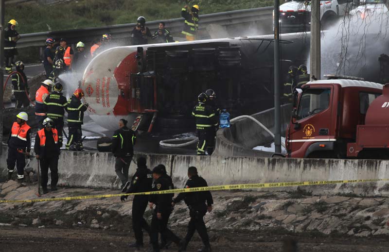 VIDEOS INÉDITOS revelan la explosión de pipa en Puente de la Concordia, CDMX