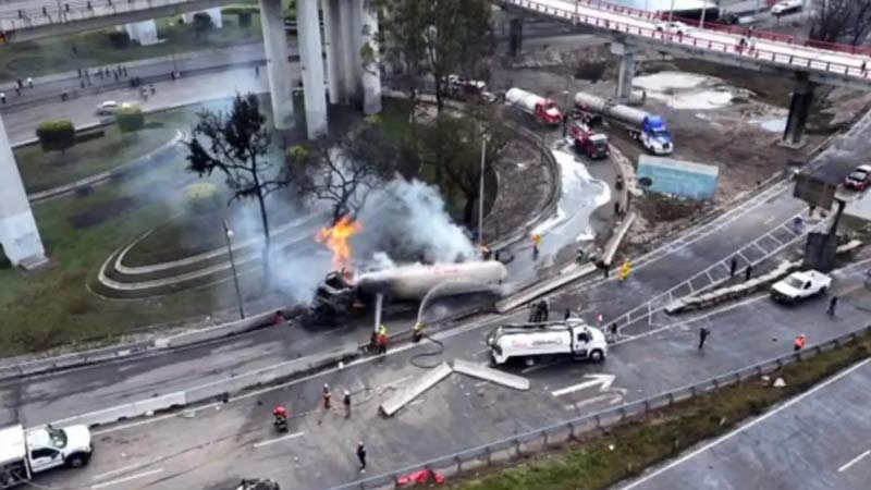 VIDEOS INÉDITOS revelan la explosión de pipa en Puente de la Concordia, CDMX