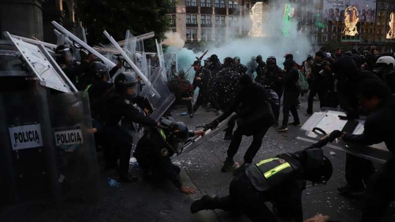 Vandalismo y disturbios marcan la conmemoración del 2 de octubre en CDMX