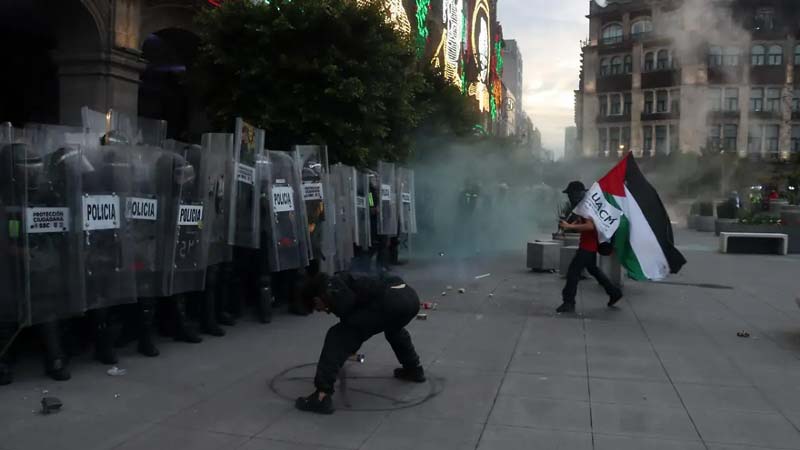 Vandalismo y disturbios marcan la conmemoración del 2 de octubre en CDMX