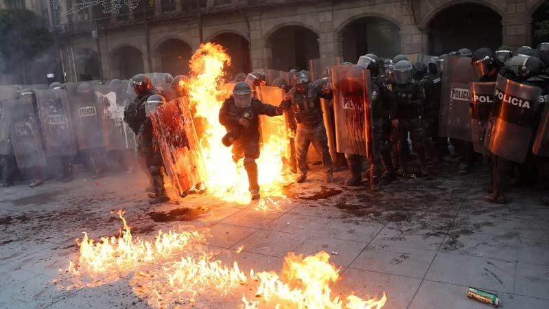 Vandalismo y disturbios marcan la conmemoración del 2 de octubre en CDMX