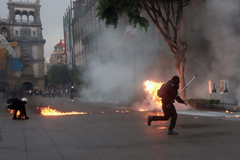 Vandalismo y disturbios marcan la conmemoración del 2 de octubre en CDMX