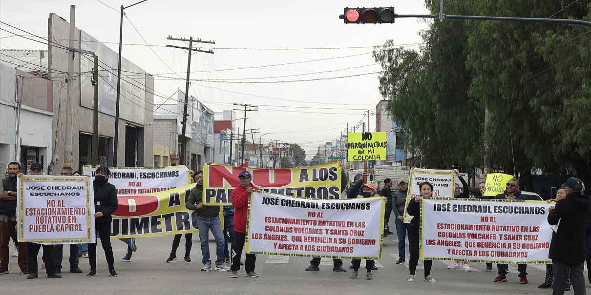 Vecinos cerraron la 25 Poniente, no quieren el Estacionamiento Rotativo