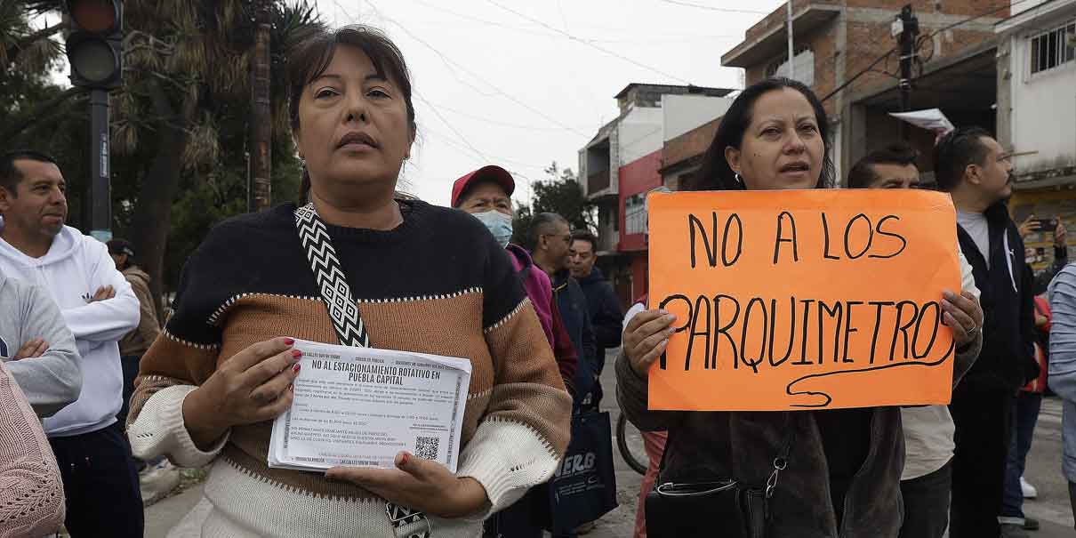 Vecinos cerraron la 25 Poniente, no quieren el Estacionamiento Rotativo