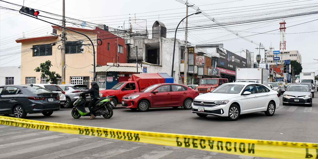 Vecinos cerraron la 25 Poniente, no quieren el Estacionamiento Rotativo