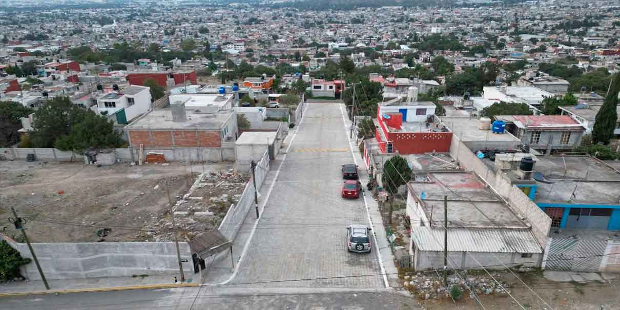 Entregan calle rehabilitada a vecinos de la colonia Clavijero