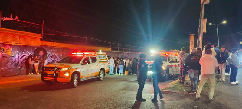Volcadura de microbús Ruta 52 en Amalucan deja 30 heridos y caos vial en Puebla
